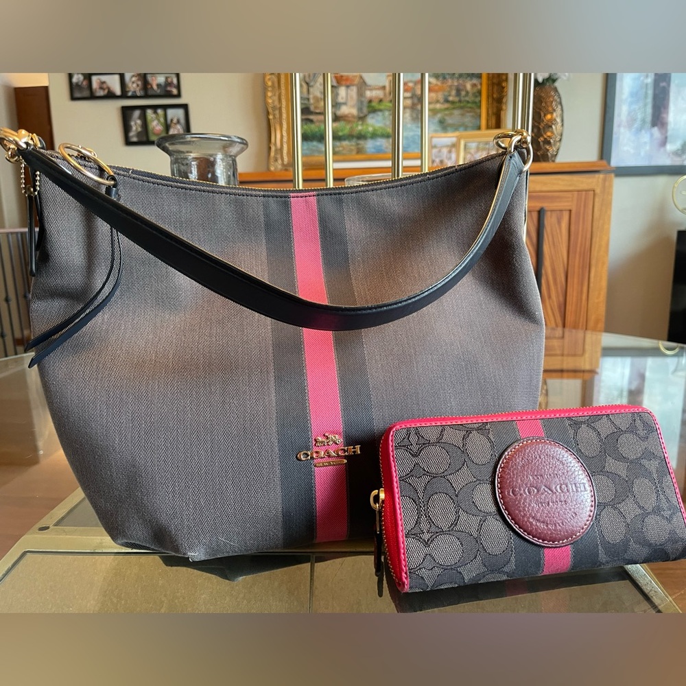 Stunning Coach Purse & Matching Wallet NWOT